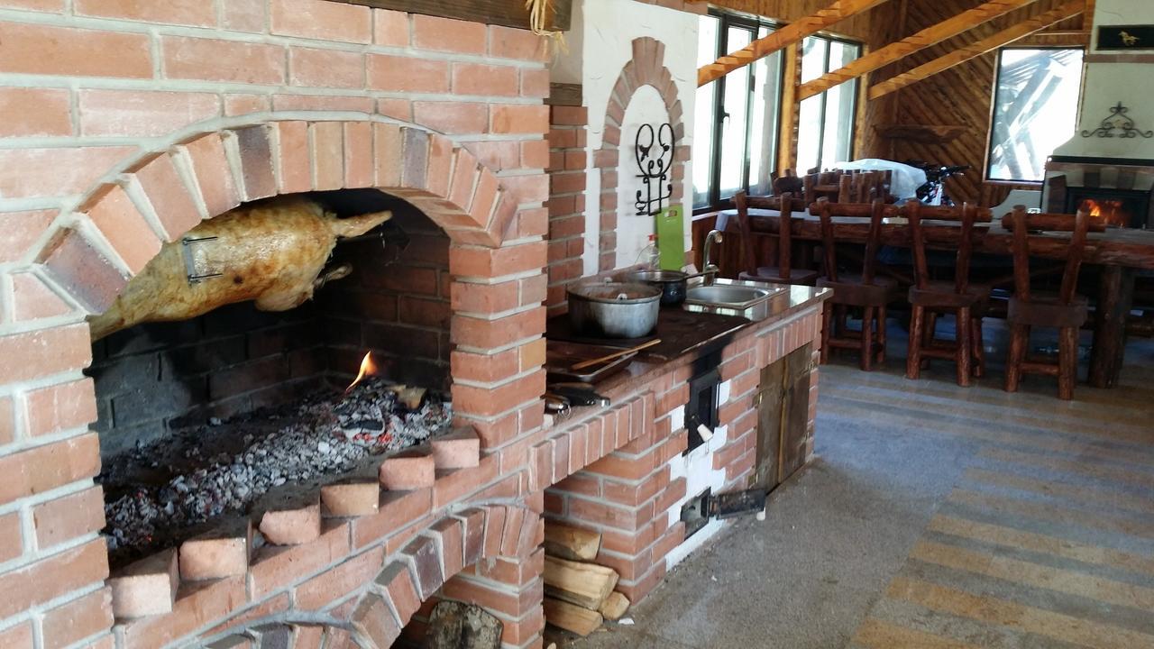 Cabana Barlogul Lupilor Villa Berevoesti Bagian luar foto