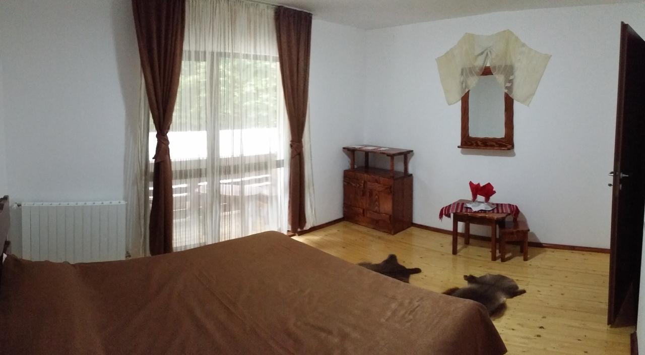 Cabana Barlogul Lupilor Villa Berevoesti Ruang foto