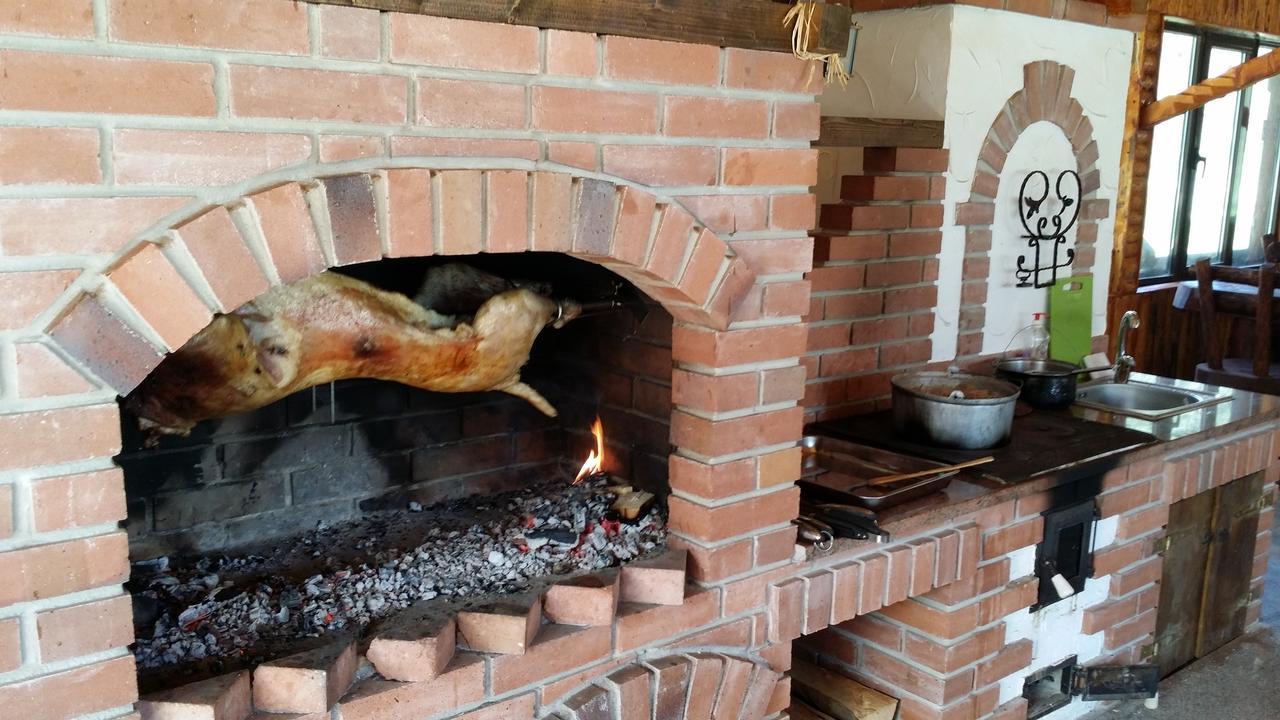 Cabana Barlogul Lupilor Villa Berevoesti Bagian luar foto